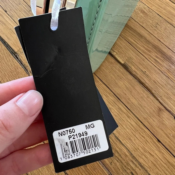 NWT La Terre Mint Green Crossbody Bag with detachable strap - Picture 3 of 9